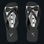 Kleurensmoking aanpassen - Groomsmen Teenslippers<br><div class="desc">De perfecte touch voor uw bestemming strand of zwembad bruiloft. PAS DE KLEUR AAN - teenslippers met een zwarte formele smoking, wit shirt en boog stropdas afbeelding. Uw bruidsmeisjes zullen u helpen trouwen in stijl met deze modieuze "Formal Tuxedo Teenslippers" Voeg een bijpassende trouwstijl voor de bruidsmeisjes! Bezoek mijn winkel...</div>