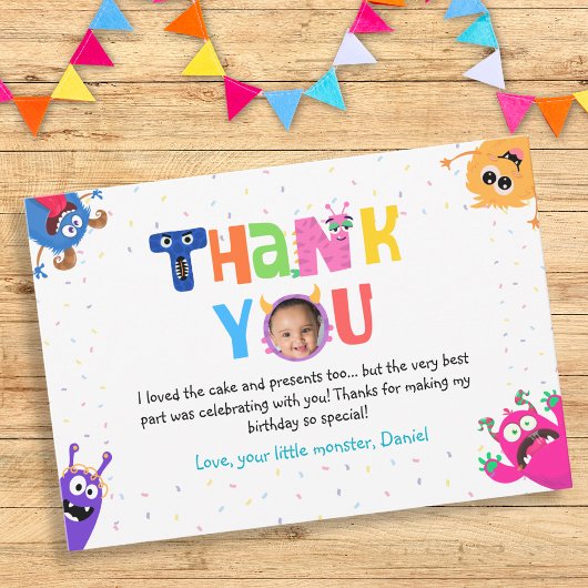 Kleurfeestelijke verjaardagsfeestje foto van een k bedankkaart