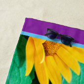 Kleurhanddoek slaperig Ladybug zonnebloemen. Paars Strandlaken (In situ)