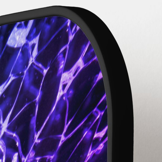 Kleurig blauw Paars verbrijzend gebroken glazen on Pickleball Paddle (Links Detail)