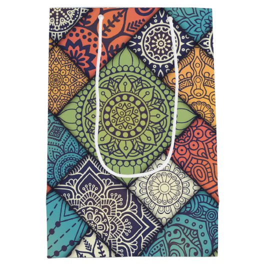 Kleurig diagonaal patroon medium cadeauzakje (Achterkant)