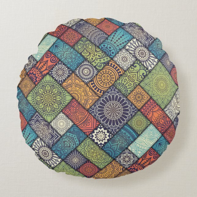 Kleurig diagonaal patroon rond kussen (Voorkant)