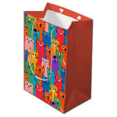 Kleurig kattenpatroon medium cadeauzakje (Voorkant Gekanteld)