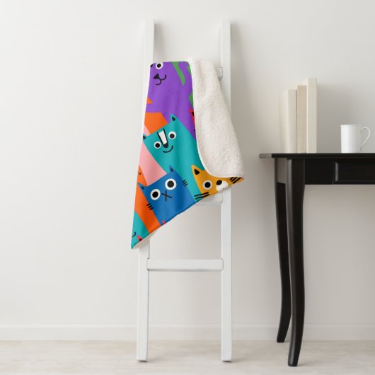 Kleurig kattenpatroon sherpa deken (In situ)