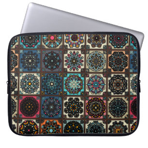 Kleurig  naadloos patroon met florale en laptop sleeve