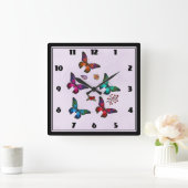 Kleurig patroon met knoppen in afbeelding op roze vierkante klok (Huis)