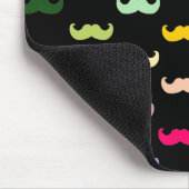 Kleurig Rainbow Mustache patroon op zwart Muismat (Hoek)
