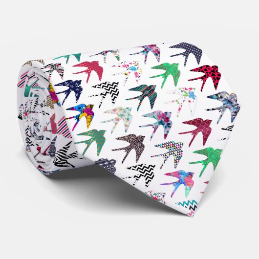 Kleurig rondzwalgend vogelpatroon stropdas (Opgerold)