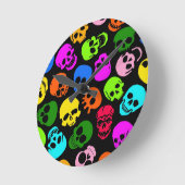 Kleurig Skulls-patroon in zwart Ronde Klok (Hoek)