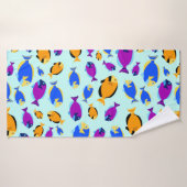 Kleurig tropisch vispatroon in blauw Zee Badhanddoek (Badhanddoek)