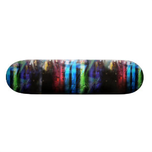 Kleurig vormgegeven graffitis skateboard