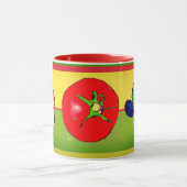Kleurige mok met avocado-ui en tomaat (Midden)
