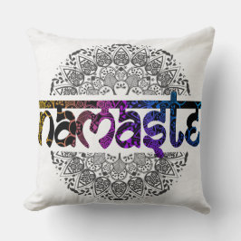 Kleurige Namaste Decoratie Kussen