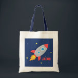 Kleurige Raket, Buitenruimte, Voor Jongens Tote Bag<br><div class="desc">Een leuke boodschappentas voor jonge astronauten die klaar zijn voor een ruimteavontuur door de sterrenstelsels en planeten! Deze kleurrijke en aantrekkelijke tas heeft een raket die de ruimte inschiet. Personaliseer met de naam van het kind.</div>