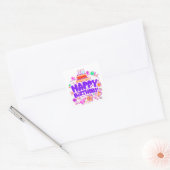 Kleurige verjaardagsgroet met cake vierkante sticker (Envelop)