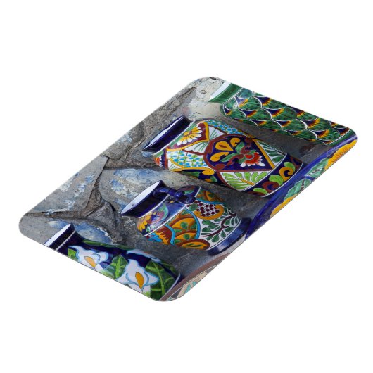 Kleurrijk aardewerk in het centrum van Loreto Magneet (Linkerzijde)