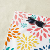 Kleurrijk abstract bloemenpatroon strandlaken (In situ)