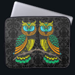Kleurrijk Abstract paar van de eigenaar Laptop Sleeve<br><div class="desc">Kute kleurrijke lijntekenpaar van uilen.</div>