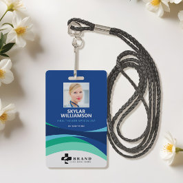 Kleurrijk blauw vloeiend ontwerp medische ID en lo Badge