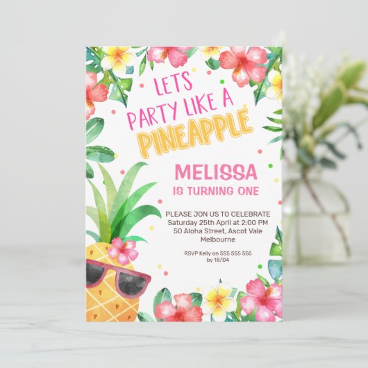 Kleurrijk bloemfeest als een ananas verjaardag kaart (Staand voorkant)