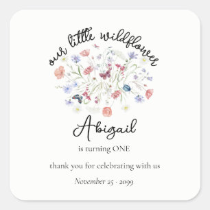 Kleurrijk boeket van wilde bloemen als middelpunt  vierkante sticker