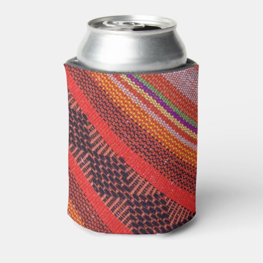 Kleurrijk breisel: veelkleurige touwachtergrond. blikjeskoeler (Blikje Achterkant)