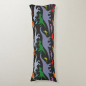 Kleurrijk dinosauruspatroon (donker) lichaamskussen (Voorkant Verticaal)