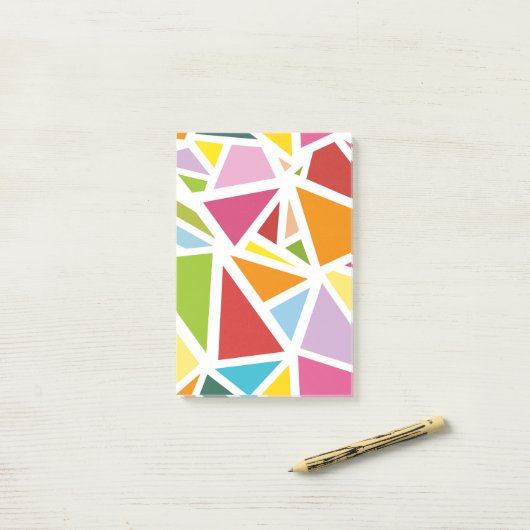 Kleurrijk driehoekspatroon 4 post-it® notes (Op bureau)