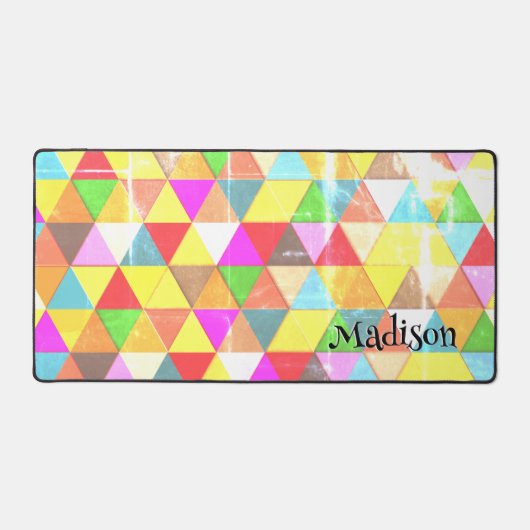 Kleurrijk driehoeksretro geometriepatroon Monogram Bureaumat (Voorkant)