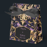 Kleurrijk, extravagant, Paars en goud Bedankdoosjes<br><div class="desc">Kleurrijk,  extravagant,  paarse en gouden ontwerp. De rijke paarse en gouden tinten voegen een vleugje luxe toe aan uw keuken,  en de ingewikkelde patronen en details maken dit echt opvallend.</div>