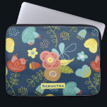 Kleurrijk Floral Pattern Dark Blue, op maat gemaak Laptop Sleeve<br><div class="desc">Cute colorful flower patroon op donkerblauwe achtergrond met optionele personalisatie.</div>