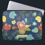 Kleurrijk Floral Pattern Dark Blue, op maat gemaak Laptop Sleeve<br><div class="desc">Cute colorful flower patroon op donkerblauwe achtergrond met optionele personalisatie.</div>