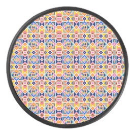 Kleurrijk geometrisch patroon op een ronde Bluetoo Hockey Puck