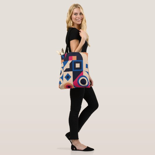 kleurrijk geometrisch patroon van de cirkel tote bag (Op model)