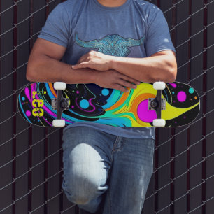 Kleurrijk gepersonaliseerd skateboard