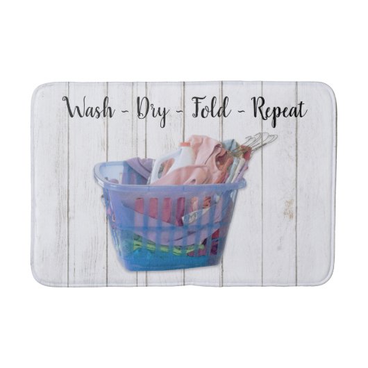 Kleurrijk gevouwen wasgoed op hanen in een blauwe  badmat (Voorkant)