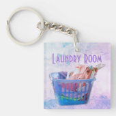 Kleurrijk gevouwen wasgoed op hanen in een blauwe  sleutelhanger (Voorkant)