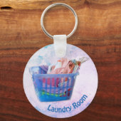 Kleurrijk gevouwen wasgoed op hanen in een blauwe  sleutelhanger (Voorkant)