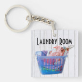 Kleurrijk gevouwen wasgoed op hanen in een blauwe  sleutelhanger (Voorkant)