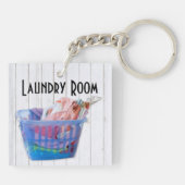 Kleurrijk gevouwen wasgoed op hanen in een blauwe  sleutelhanger (Achterkant)