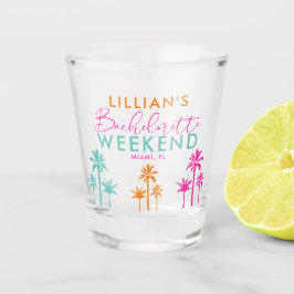 Kleurrijk glas voor vrijgezellenfeest met palmboom