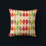 Kleurrijk Herfst Leaf Pattern Kussen<br><div class="desc">Dit werpkussen heeft een modern herfst bladpatroon op de achtergrond van de lichte crème. Achtergrondkleur is aanpasbaar. De bladeren zijn helder gekleurd met behulp van sinaasappel, helderrood, donkerrood, limoengroen en bruin.</div>