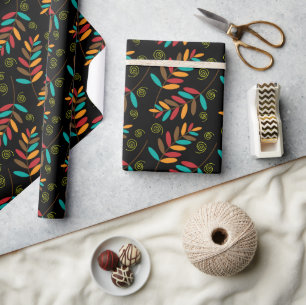 Kleurrijk herfstbladpatroon op zwart cadeaupapier