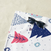 Kleurrijk kerstboompatroon strandlaken (In situ)