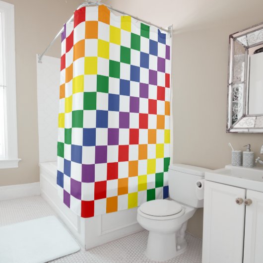 Kleurrijk klassiek LGBTQ Pride Rainbow Checkerboar Douchegordijn (In situ)