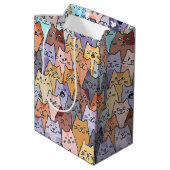 Kleurrijk Knuffel Kat Menigte Patroon Whimsical Ka Medium Cadeauzakje (Achterkant Gekanteld)