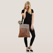 Kleurrijk marmeren monogram tote bag (Op model)