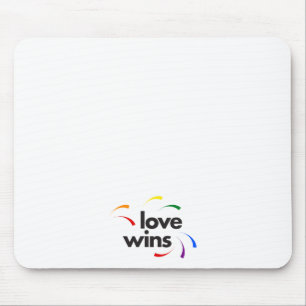 Kleurrijk, modern, speels ontwerp van Love Wins Muismat