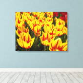 Kleurrijk Moedig Canvas Kunst Geel Rode Tulpen (Insitu (Houten vloer))