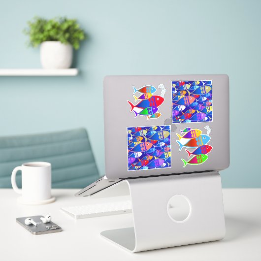 Kleurrijk ontwerp van de viskunst sticker (Laptop op bureau)